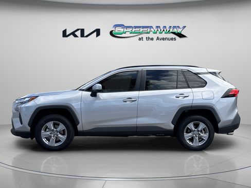 Used 2022 Toyota RAV4 XLE w/ Convenience Package AWD/4WD image 4