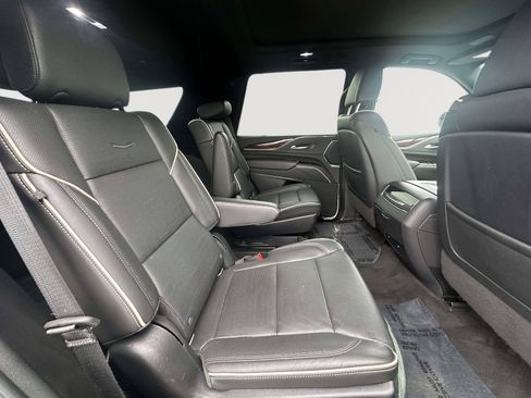 Used 2022 Cadillac Escalade Premium Luxury w/ LPO, Illumination Package image 32