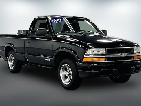 Used 2002 Chevrolet S10 Pickup LS w/ LS Preferred Equipment Group RWD image 1