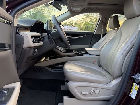 Used 2023 Lincoln Nautilus Reserve AWD/4WD image 7