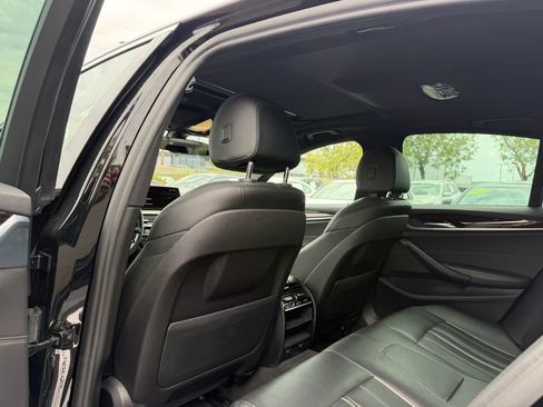 Used 2017 BMW 540i RWD image 11