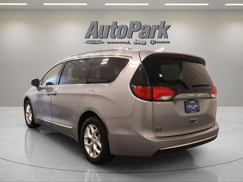 Used 2020 Chrysler Pacifica Limited FWD image 4