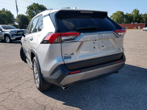 Used 2019 Toyota RAV4 Limited image 5