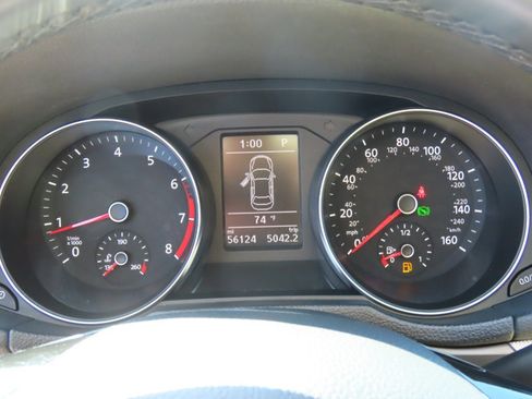 Used 2017 Volkswagen Passat 1.8T R-Line w/ R-Line Lighting Package image 28