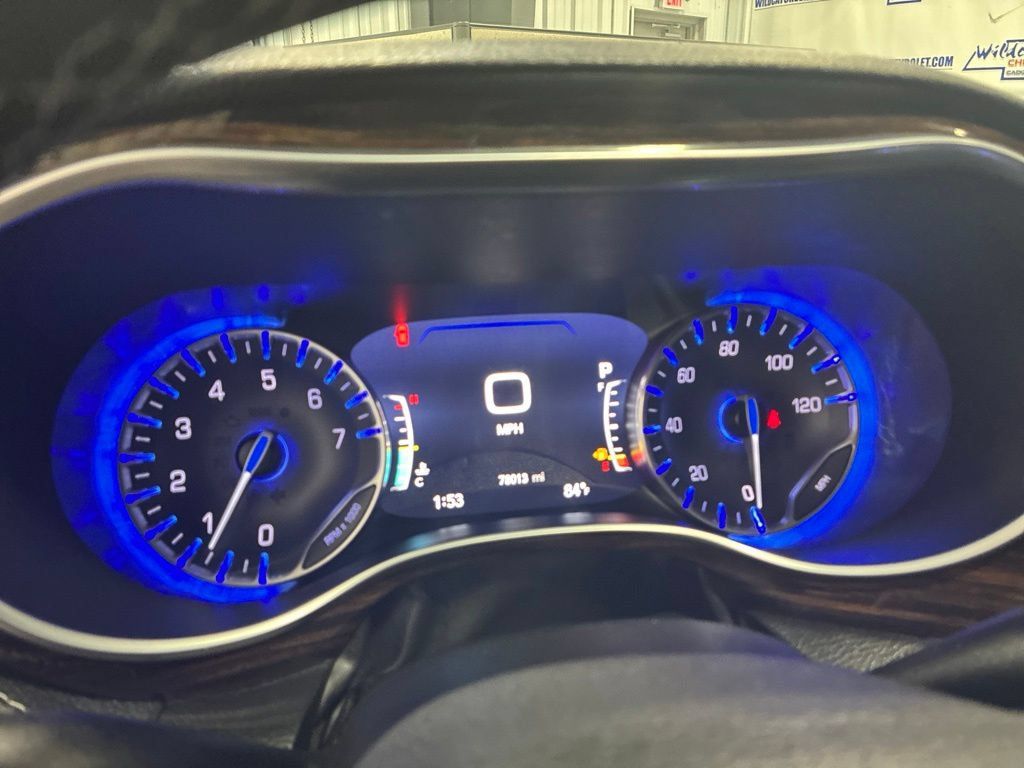Used 2023 Chrysler Pacifica Limited FWD image 21
