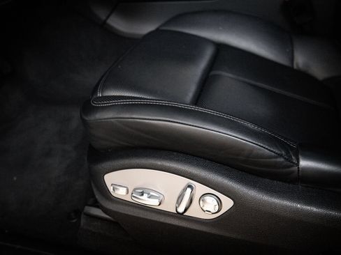 Certified 2023 Porsche Macan AWD/4WD image 14
