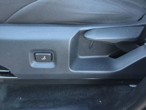 Used 2025 Toyota Tacoma SR image 19