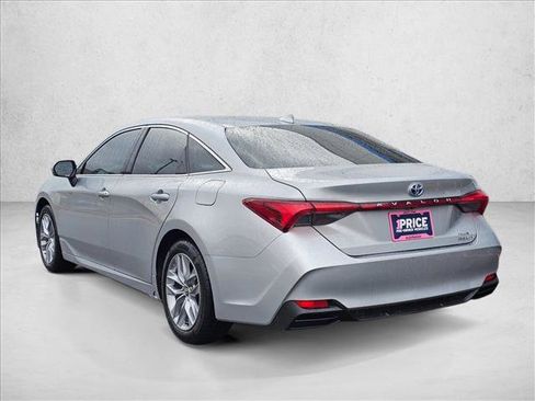 Used 2022 Toyota Avalon XLE w/ Moonroof Package image 3