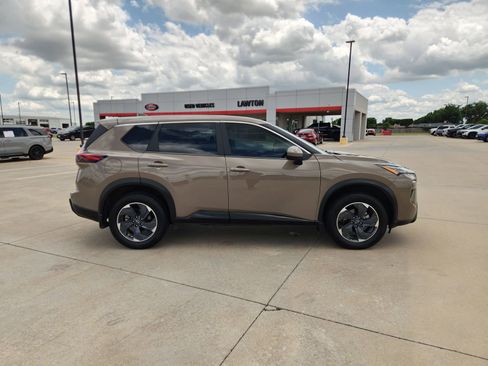 Used 2025 Nissan Rogue SV FWD image 7