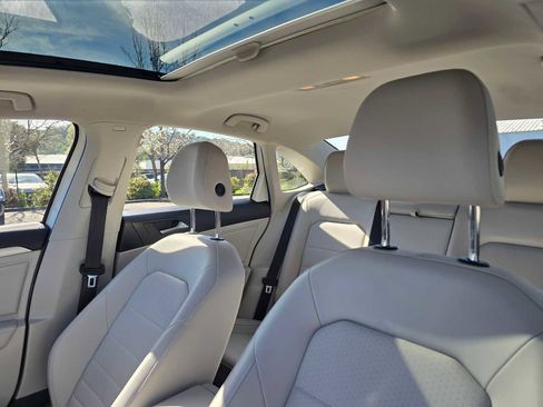 Used 2023 Volkswagen Jetta SE w/ Panoramic Sunroof Package image 23