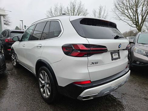 Used 2024 BMW X5 xDrive40i w/ Premium Package image 3