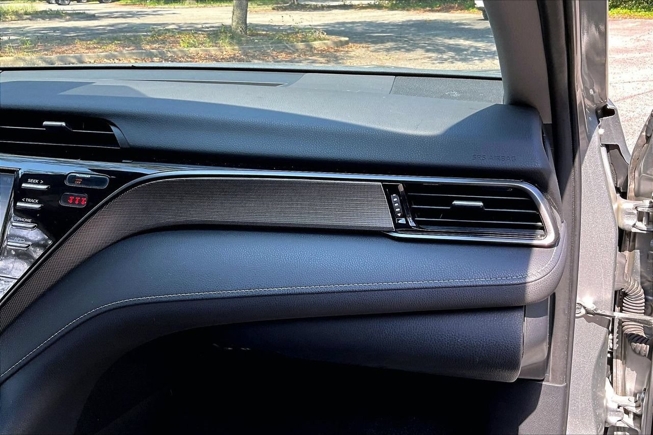 Used 2019 Toyota Camry SE FWD image 22