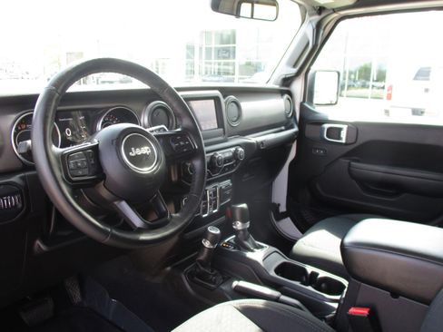 Used 2022 Jeep Gladiator Sport AWD/4WD image 15