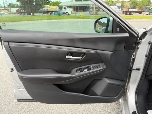 Used 2021 Nissan Sentra SV FWD image 4