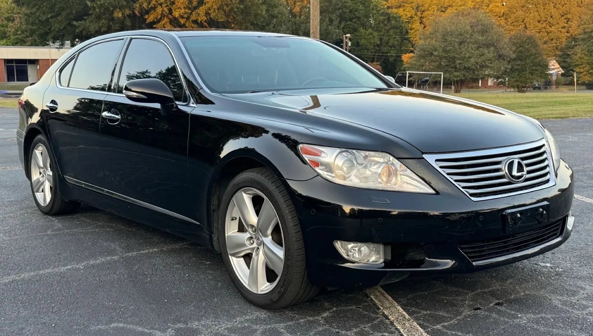Used 2010 Lexus LS 460 L w/ Luxury Pkg RWD image 10