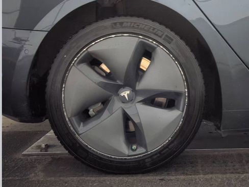 Used 2018 Tesla Model 3 Long Range image 12