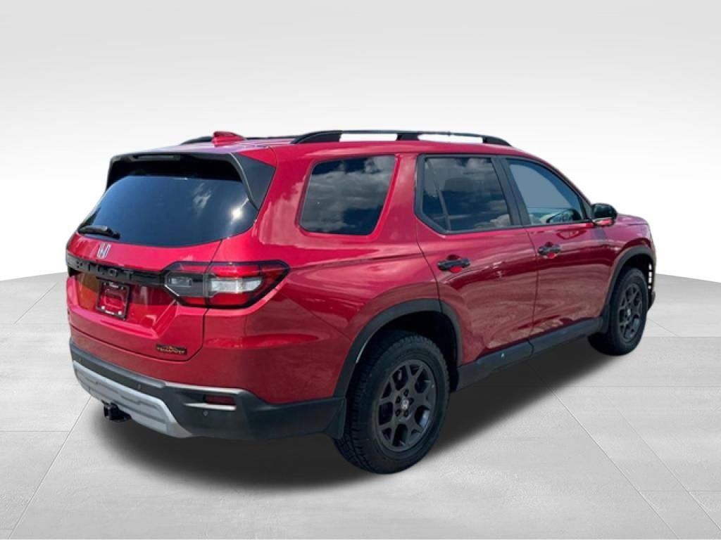 Used 2025 Honda Pilot TrailSport image 6