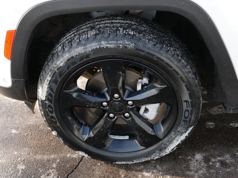 Used 2023 Jeep Grand Cherokee Limited w/ Luxury Tech Group II image 16