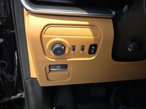 Used 2025 Jeep Grand Wagoneer Series III w/ Rear Seat Video Group 1 AWD/4WD image 14