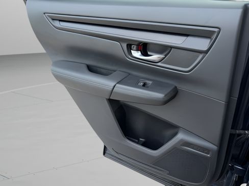 Used 2025 Honda CR-V LX image 24