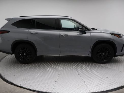 Certified 2025 Toyota Highlander XSE image 7