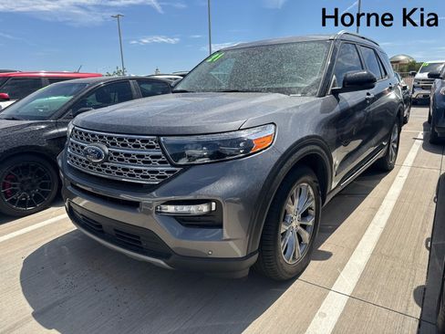 Used 2021 Ford Explorer Limited w/ Equipment Group 301A RWD image 2