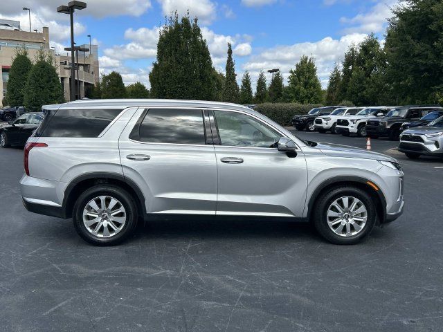 Used 2024 Hyundai Palisade SEL FWD image 3