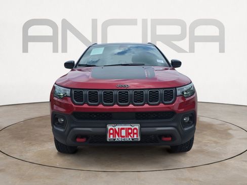 Used 2025 Jeep Compass Trailhawk AWD/4WD image 3