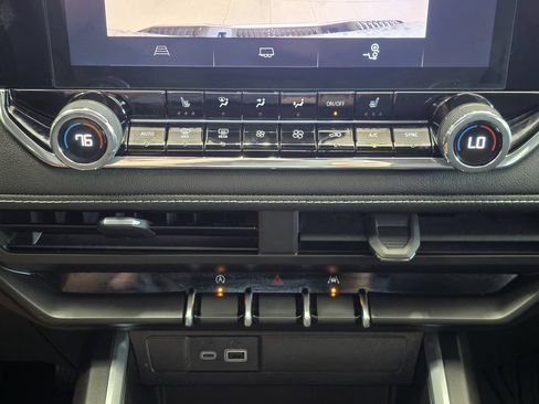 Used 2025 Chevrolet Colorado LT RWD image 17