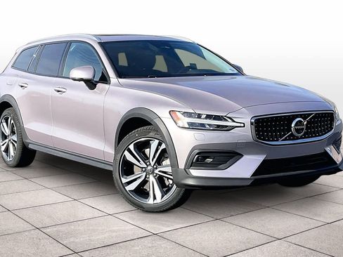 New 2026 Volvo V60 B5 Cross Country Plus w/ Climate Package image 2