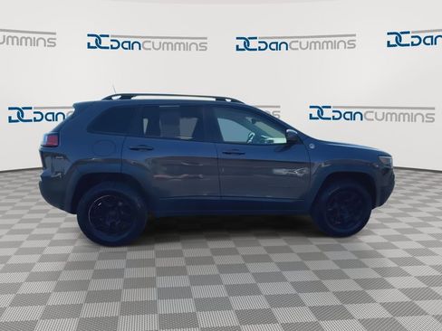 Used 2019 Jeep Cherokee Trailhawk image 9
