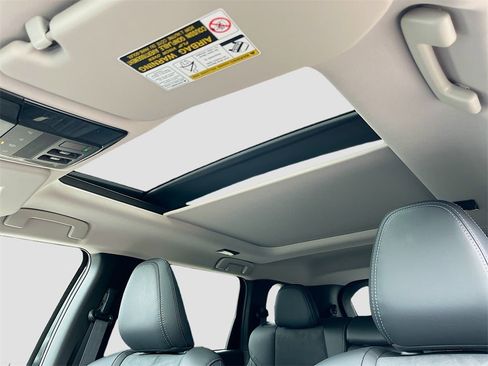 New 2025 Mitsubishi Outlander SE image 21