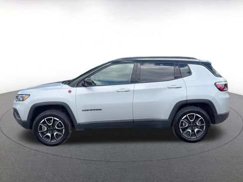 Used 2025 Jeep Compass Trailhawk AWD/4WD image 6
