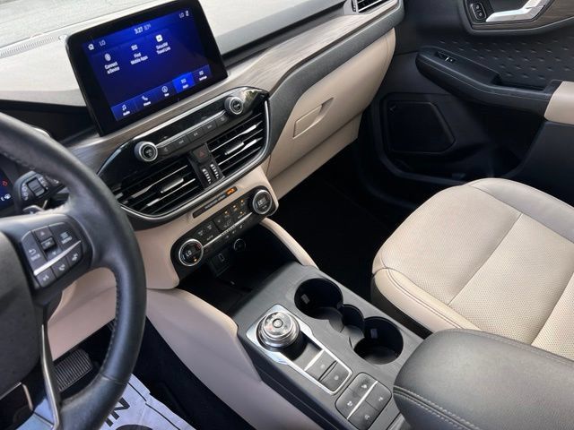 Used 2020 Ford Escape Titanium AWD/4WD image 34