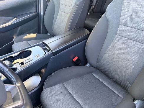 Certified 2025 Nissan Rogue SV FWD image 19