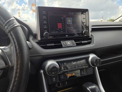 Used 2019 Toyota RAV4 Limited image 20