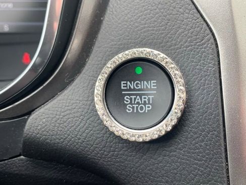 Used 2020 Ford Fusion SE image 12