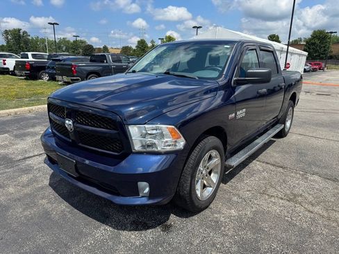 Used 2017 RAM 1500 Express w/ Express Value Package AWD/4WD image 3