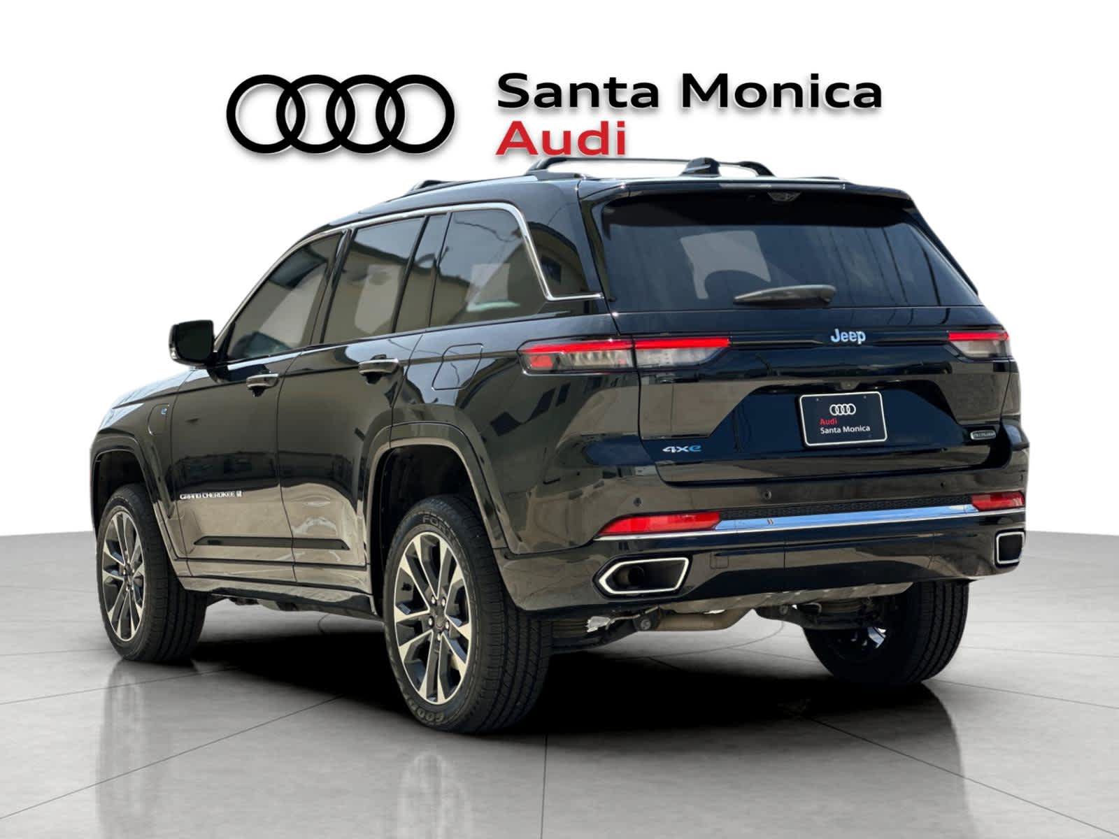 Used 2023 Jeep Grand Cherokee Overland w/ Luxury Tech Group IV AWD/4WD image 6