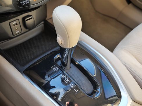 Used 2015 Nissan Rogue S image 25