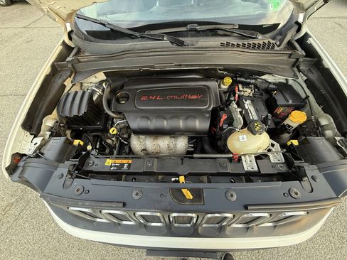 Used 2017 Jeep Renegade Sport w/ Power & Air Group image 11