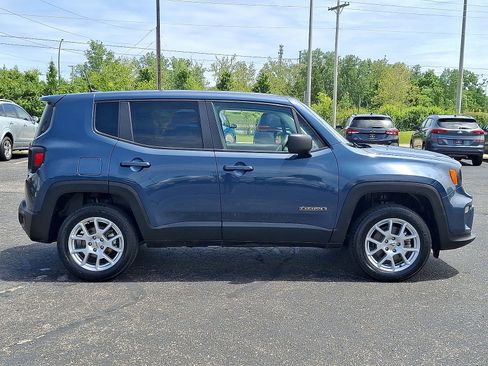 Used 2023 Jeep Renegade Latitude AWD/4WD image 25