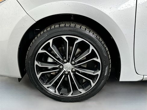 Used 2014 Toyota Corolla S image 28