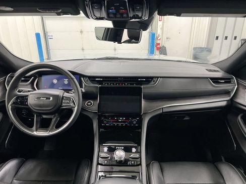 Used 2023 Jeep Grand Cherokee L Overland w/ Luxury Tech Group IV AWD/4WD image 10
