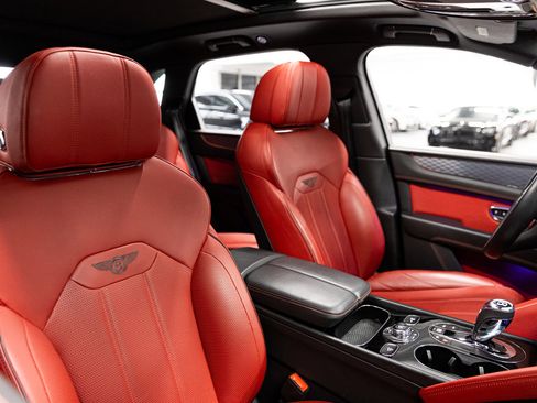 Used 2021 Bentley Bentayga image 39