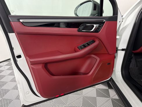 Certified 2023 Porsche Macan Turbo AWD/4WD image 14