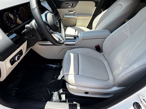 Certified 2025 Mercedes-Benz GLA 250 4MATIC image 10