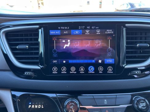 Used 2017 Chrysler Pacifica Touring w/ Tire & Wheel Group image 13