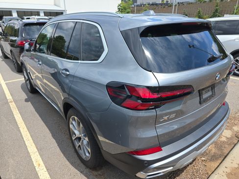 Used 2026 BMW X5 xDrive40i w/ Premium Package AWD/4WD image 3