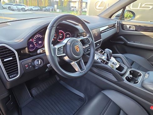 Used 2023 Porsche Cayenne Platinum Edition image 12